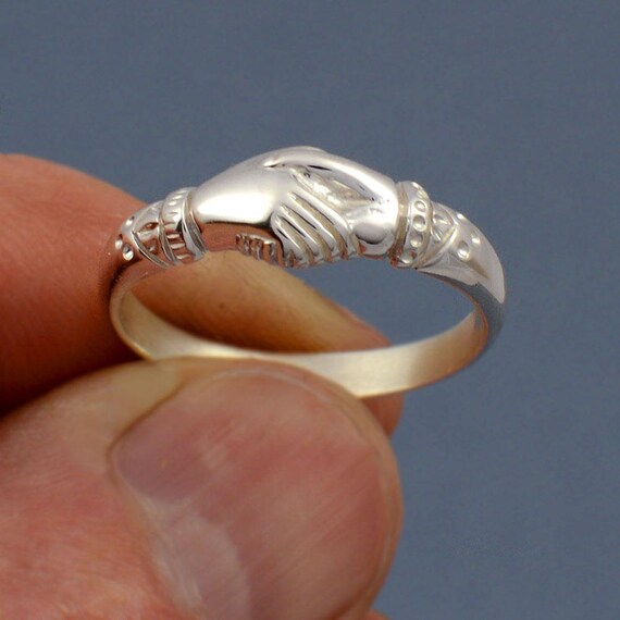 Fede Ring a symbol of fidelity and friendship made to your