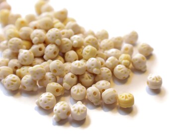 100 8mm Yellow Ladybugs Plastic Ladybug Beads Animal Beads Lady Bug Beads Insect Beads Beetle Beads Acrylic Beads Cute Beads Loose Beads