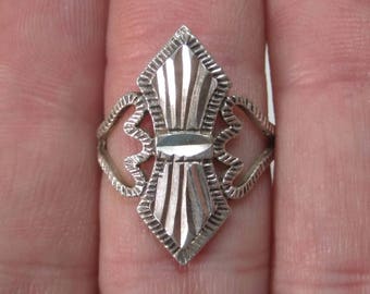 Vintage Sterling Diamond Cut Ring Size 6