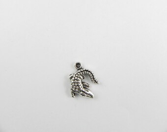 12 Gator Charms in Antique Silver - Alligator - Crocodile - 16mm x 13mm