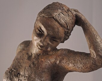 Sculpture: Bust of woman - Made of terracotta