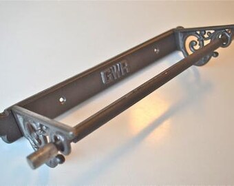 A superb vintage style cast iron GWR kitchen roll holder GW5