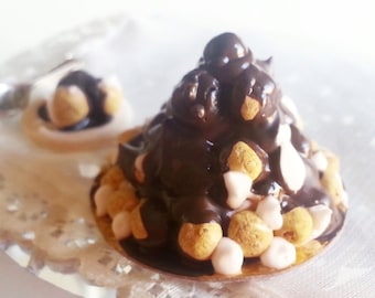 Miniature food profiteroles french cake scale 1:12 / Miniature pastry scale one inch / Miniature bakery / Dollhouse italian food miniatures