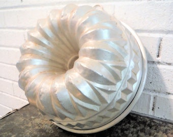 1930's bundt cake pan, intricate cake mold, bundt cake mold, vintage cake pan, vintage cake mold, German bundt pan, bakery display decor