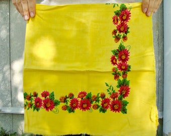 Yellow shawl Ukrainian shawl Russian shawl Vintage yellow shawl Floral scarf Stylish shawl Shawl with flowers Yellow scarf Soviet shawl