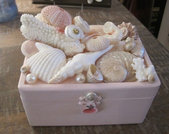 Beach Decor Seashell Jewelry Box - Jewelry Box - Shell Jewelry Box - Trinket Box -Pink Box - Seashell Box - Wooden Box - Gift - Beach