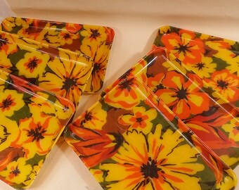 A Set Of 6 Fiberglass Serving Trays In Autumn Colors