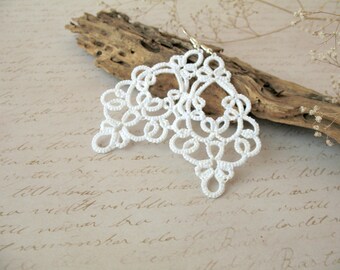 Delicate white earrings Pretty lightweight earrings Boho chic tatted lace jewelry Bohemian tatting lace earrings Big filigree earring