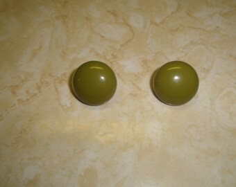vintage clip on earrings olive green metal