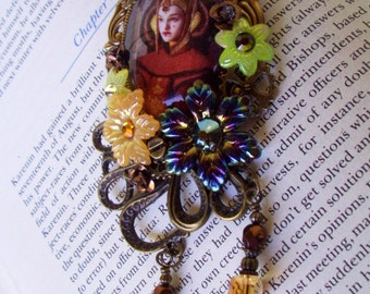 Steampunk Star Wars (P617) Queen Amidala Brooch - Tribute Pin - Image Under Glass Cameo - Acrylic Florals - Swarovski Crystals - Brass Tray