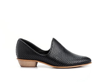 Flat Black Leather Shoes / Women Shoes / Every Day Shoes / Textured Leather Shoes / Comfortable Shoes / Wooden Heels Shoes - Charlie
