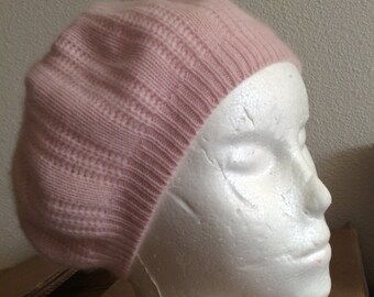 100% cashmere pointelle hat White or-pink lacy pattern/no flaws good coverage covers ears osfa