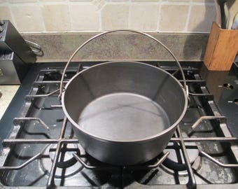 Vintage Cast Iron Dutch Oven- Flat Bottom Kettle 4.5 quart UFO