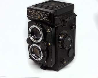 Yashica 124G medium format 6x6 TLR camera AS IS repairs or decor
