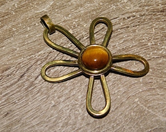 Vintage Mid Century Tigers Eye Flower Pendant For a Necklace dr53
