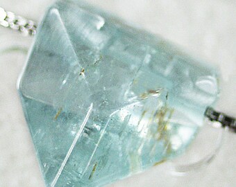 Aquamarine pendant