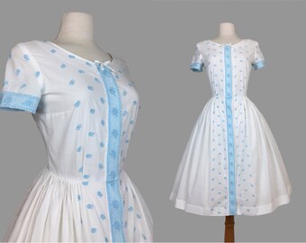 Vintage 1950's Embroidered Fit and Flare Dress / Day Dress / Rockabilly / VLV / Pinup / Viva