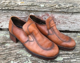 Vintage Western Heeled Slipons. Men's Weyenberg Leather Clog. Size 7 mens.Women's 9. 1960's Shoes. Warm Brown Leather. Unique.