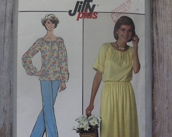 VINTAGE 1970s Simplicity 8352 Pattern - UNCUT