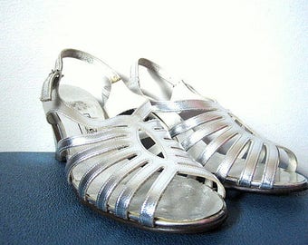 Vintage 60s Silver Sandals with Slight Heel Size 6.5B