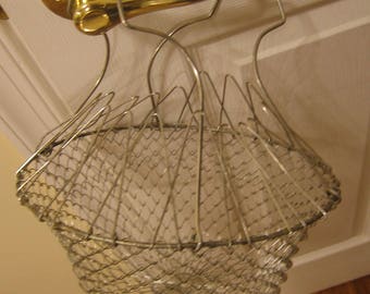 Vintage 70's, Collapsible Wire Basket, Mesh Wire Basket, Kitchen Storage Basket with Handles, Fruit Basket, Farmhouse Collabsible Basket