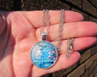 Sale! HUMMINGBIRD & FOUNTAIN Glass CAMEO cabochon pendant + chain!