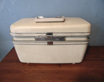 Samsonite Silhouette Cream Colored Train Case
