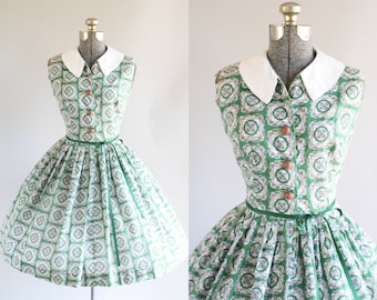 Vintage 1950s Dress / 50s Cotton Dress / Green and White Floral Dress w/ White Collar M