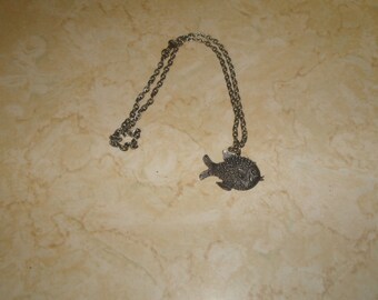 vintage necklace silvertone chain fish pendant