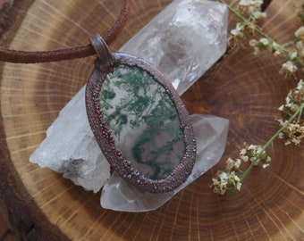 Moss agate oval woodlands cabochon pendant