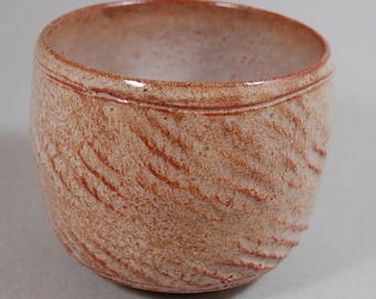 Chawan tea bowl with Shino glaze over rope texture