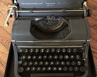 Vintage Underwood Universal Typewriter in Case Display Photo Prop
