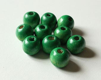 Set of 10 green number 3 varnished round 15 mm wooden beads