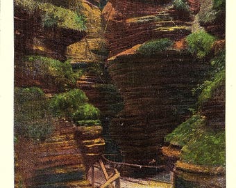 Wisconsin Dells, Wisconsin, Witches Gulch, Path, Wisconsin River - Vintage Postcard - Postcard - Unused (G)