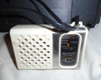 Vintage Sanyo RP-1250 AM Transistor Radio