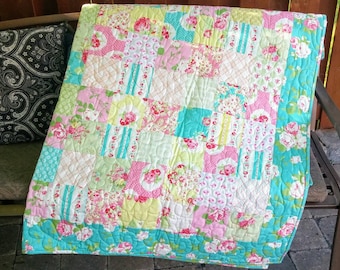 Girl Twin Quilt, Shabby Chic Quilt for Girl, Twin Size, Patchwork Quilt, Handmade Throw Quilt, Pink Roses, Homemade Quilt, Dorm Bedding