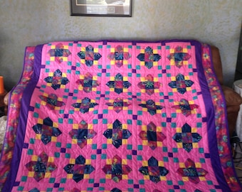 Crib size Quatrefoil quilt