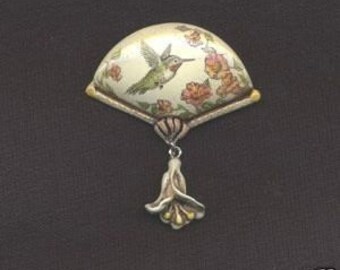 hummingbird flower bird fan scrimshaw technique resin Moosup pin brooch