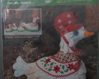 Gertrude Goose Vintage Bernat Centerpiece Kit 1984 Felt Craft NOS New Old Stock no. W00220