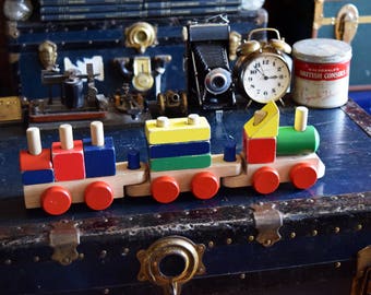Melissa & Doug Wooden Toy Train - Comes with 3 Detachable Cars - Made in USA - Vintage Children's Toys