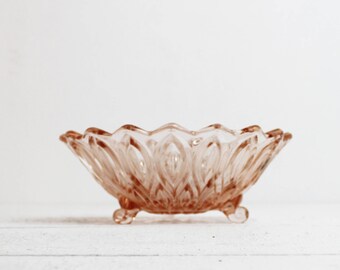 Blush Pink Glass Bowl Vintage, Pink Vanity Room Decor, Pink Bowl, Pedestal Bowl, Art Deco Glass, Blush Pink Glassware, Candy Dish (E562)