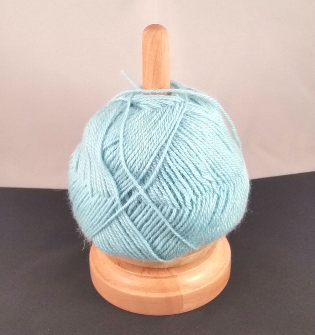 Yarn Buddy wooden, Wooden Yarn Holder, Lazy Susan, Yarn Holder