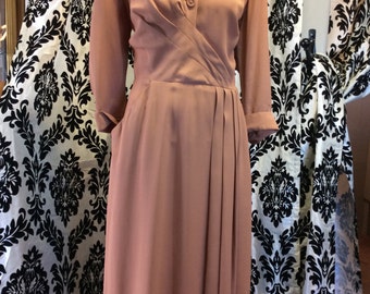 Perfect 1940's Peach Dress with Peter Pan Collar