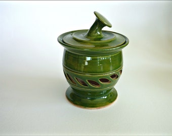 Garlic Jar, Ceramic Garlic Jar, Ceramic Garlic Pot, Garlic Pot, Garlic Keeper, Shallot Pot, Foodie Gift, Garlic Storage, Cook / Teacher Gift