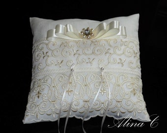 Cuscino portafedi in lino e pizzo avorio con fiocco e perle, sposa,matrimonio,cerimonia,