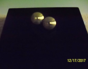 Swirl Design Gold Tone Pierced Earrings Studs 0.75" Diameter 1980's
