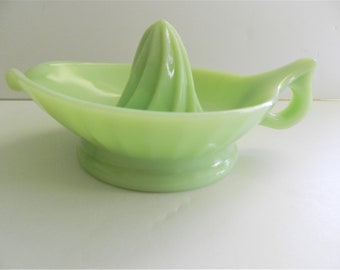 McKee Jadeite Glass Juice Reamer, Jadeite Juicer, 1940s Juicer, Green Reamer, Jadeite Juice Reamer