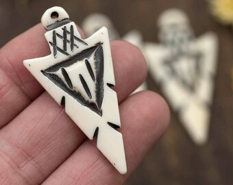 Bone Arrowhead Pendant, 1pc, 1 3/4 Inch, Ox Bone Pendants, Cream Bone Pendants, Carved Bone -BN130