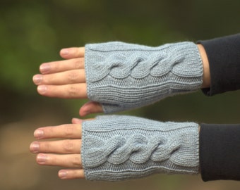Womens gray gloves Hand warmers Grey fingerless mitts Wrist warmers Gray cable knit gloves Fingerless mittens Gray texting gloves