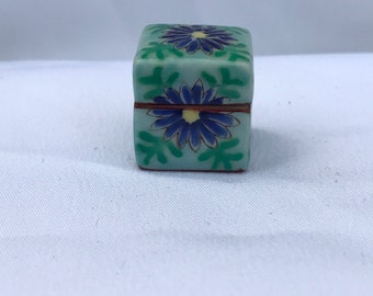 Dollhouse Miniature 1" Scale Porcelain Box